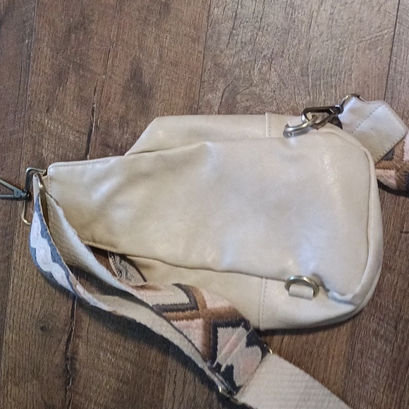 Sling cross body Bag vegan leather 🌸 - Picture 5 of 11